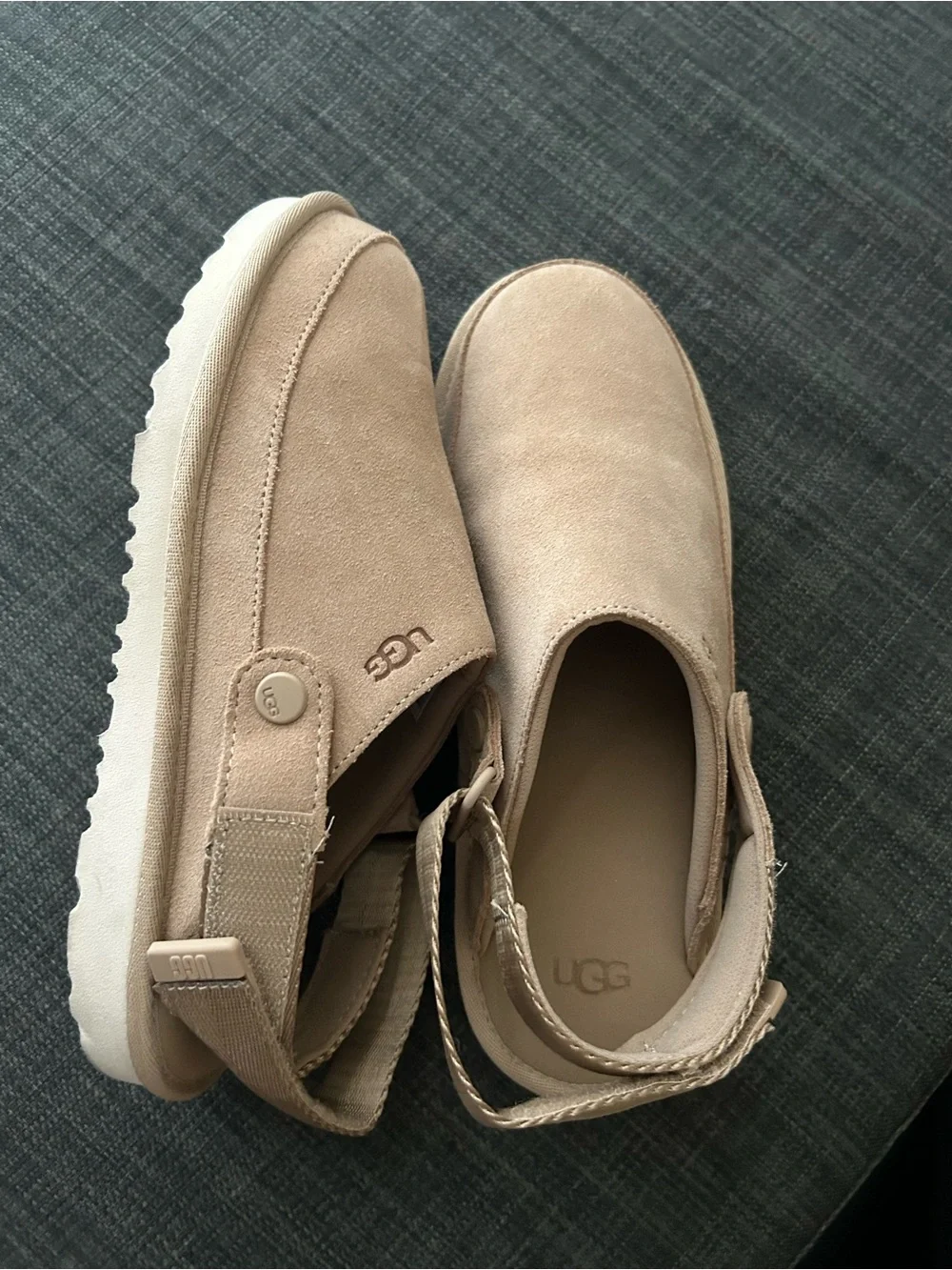 UGG Kids Sand Suede Slip-On Moccasins women’s 6.5, kids 5